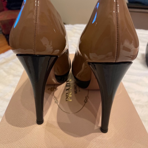 Prada black and tan patent leather open toe pumps size 36 6 US - Picture 2 of 7